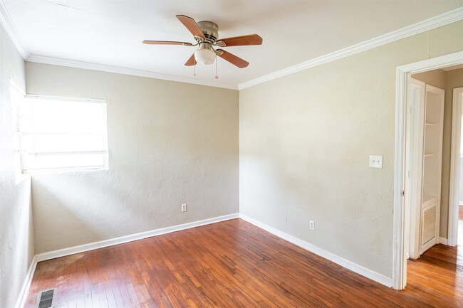 Photo - 1341 Charlotte St