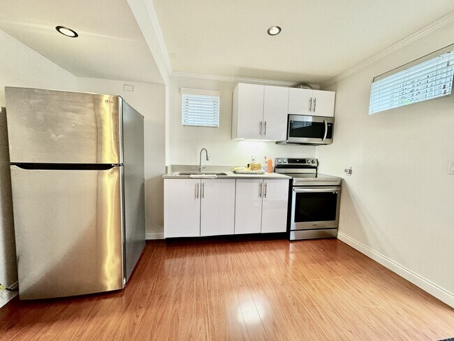 Photo - 1088 Dunlop Ave