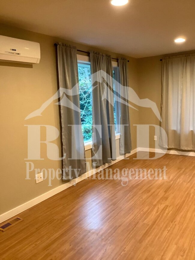 Photo - Central Kitsap Rambler 3 Bed 1.5 Bath 2 car garage