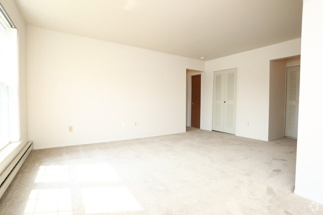 Plymouth Hills Apartments