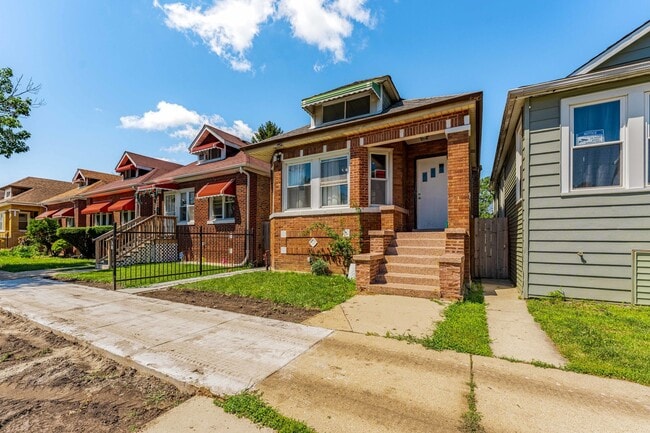 Photo - 7008 S Oakley Ave