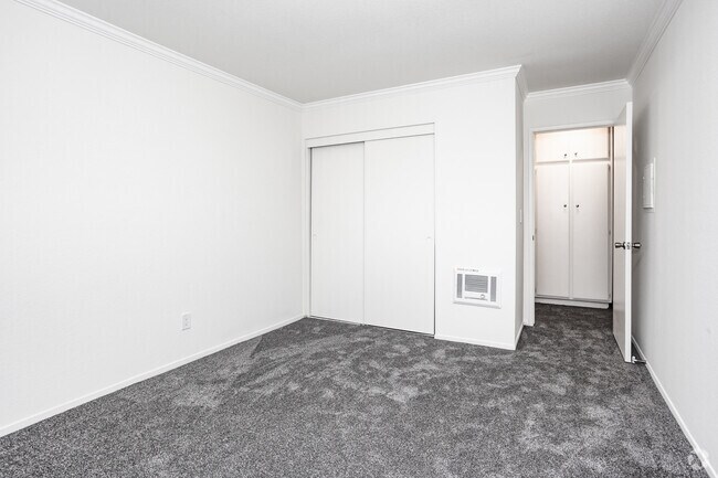 2BR, 2BA - 950SF - Second Bedroom
