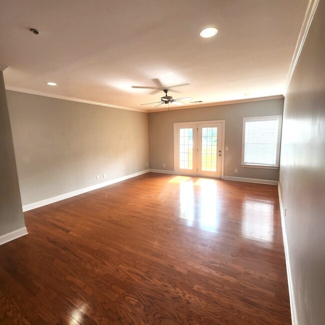 Photo - 364 Easterlin Way