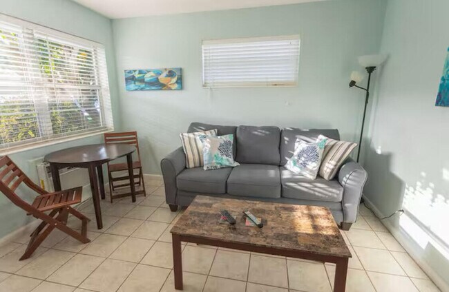 Photo - 922 Coquina Ln
