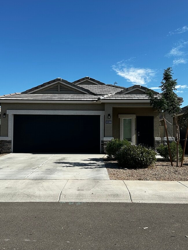 Building Photo - 35288 W San Alvarez Ave