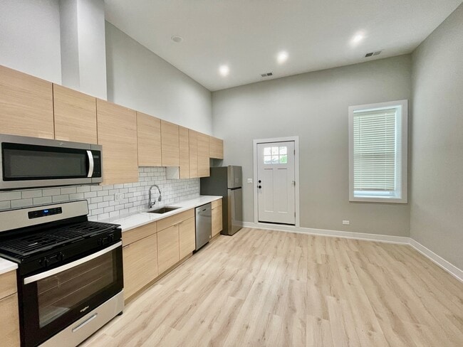 Photo - 2158 W 18th St Apartment Unit 4