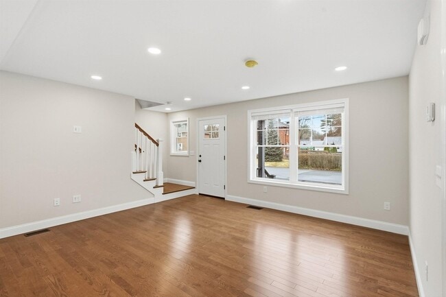 Photo - 24 Daytona St