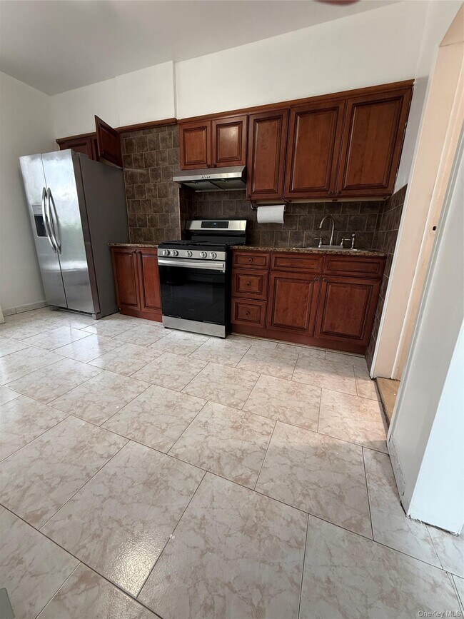 Photo - 60-20 60th St