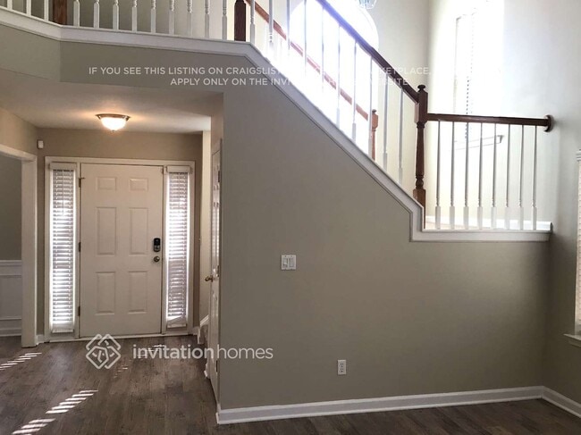 Photo - 718 Arbour Way