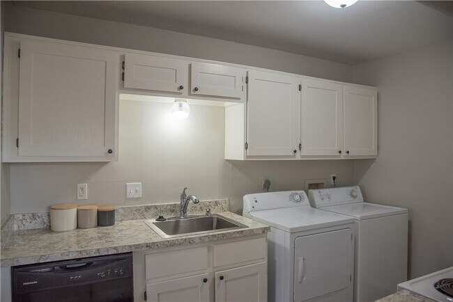 Photo - 700 Navarro Dr Unidad A