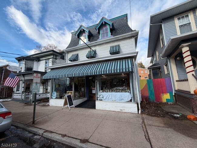 Building Photo - 57 Bridge St