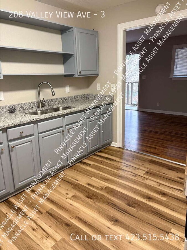 Building Photo - 208 Valley View Ave Unit 3
