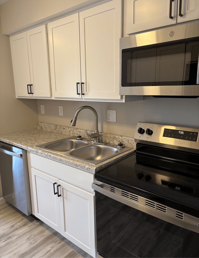 Photo - The Oaks Apartments