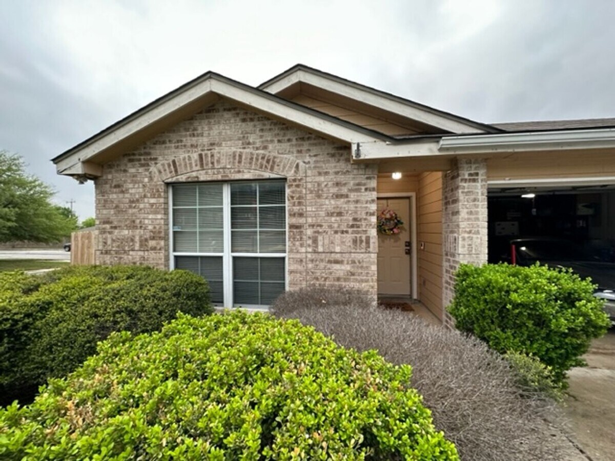 NICE 3 BEDROOM 2 STORY HOME-2 CAR GARAGE - NICE 3 BEDROOM 2 STORY HOME-2 CAR GARAGE
