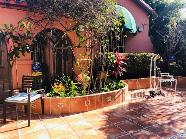 Photo - A lush tropical oasis in prime Westwood located near UCLA, Beverly Hills, and more
