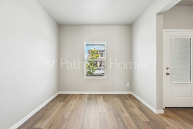 Photo - 963 Cascade Falls St