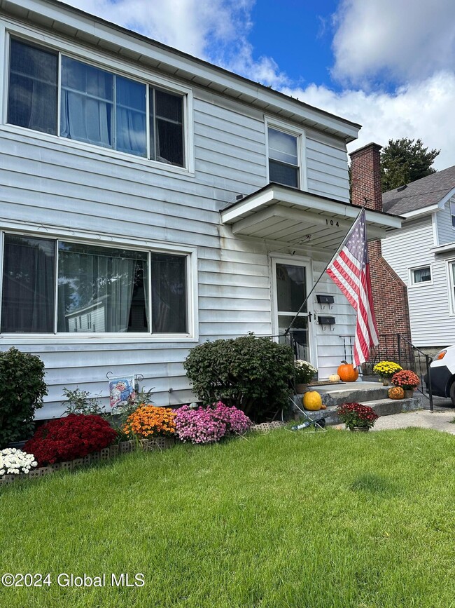 Photo - 104 Clermont St Townhome