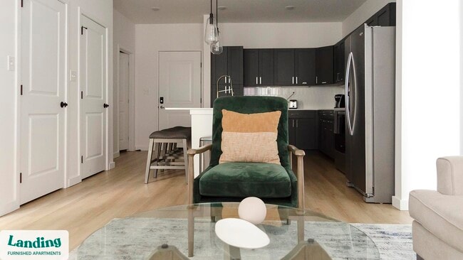 Photo - 650 N Main St Unidad 220