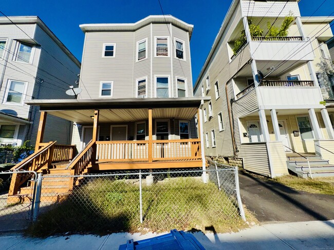 Building Photo - 898 Hancock Ave Unit 1