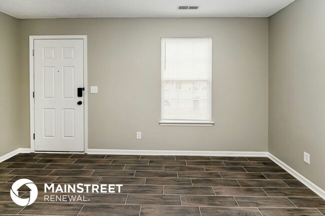 Photo - 2889 Signal Ct SW