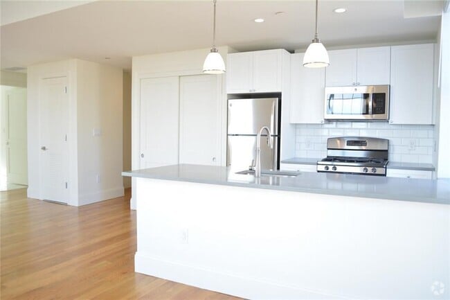 Building Photo - 205 Church St Rental