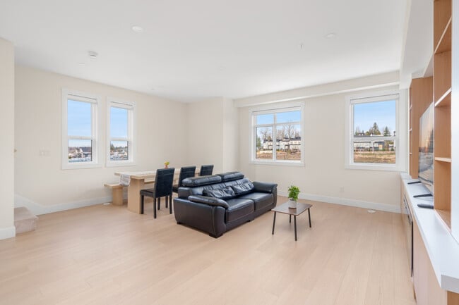 Photo - 6983 204 Street-SI ID1382486P Unit SI ID1382486P