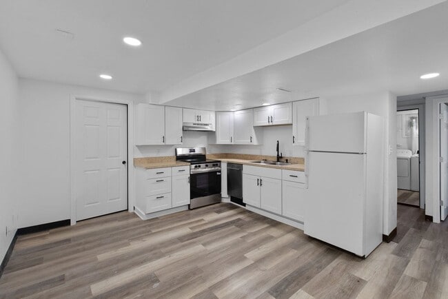 Building Photo - 1615 11th Ave Unit 1615 11th Ave  B