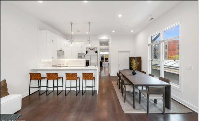 Photo - 215 N Green St