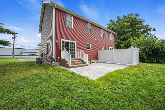 122 N West St