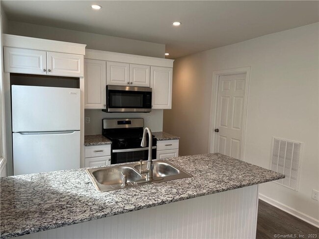 Photo - 761 Brewster St Unit 2