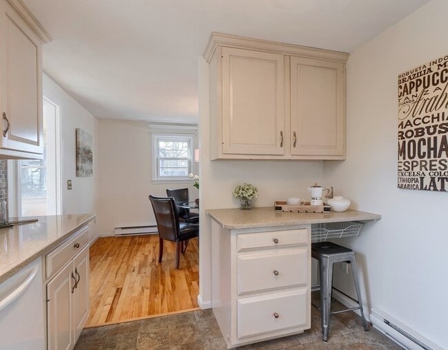 Photo - 438 Old Bedford Rd