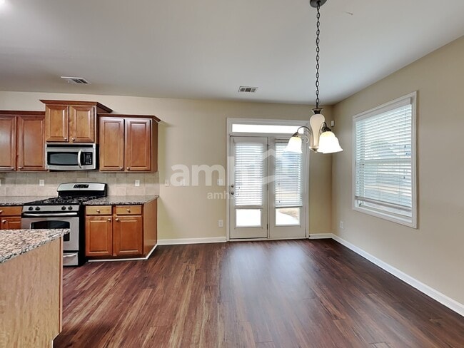 Photo - 850 Stonehaven Rd SW