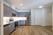 1BR, 1BA Den - 958SF - Kitchen