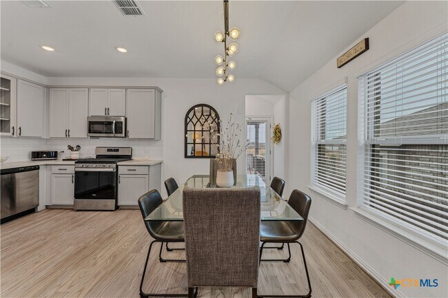 Building Photo - 1974 Flametree Ave