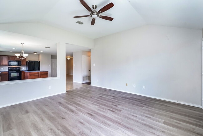 Photo - 110 Comanche Trail