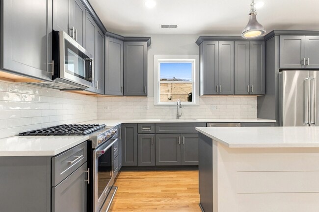 20 W Jefferson Ave