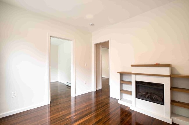 Photo - 2bed 1 bath apartment for rent on Kibbe St Unidad 101