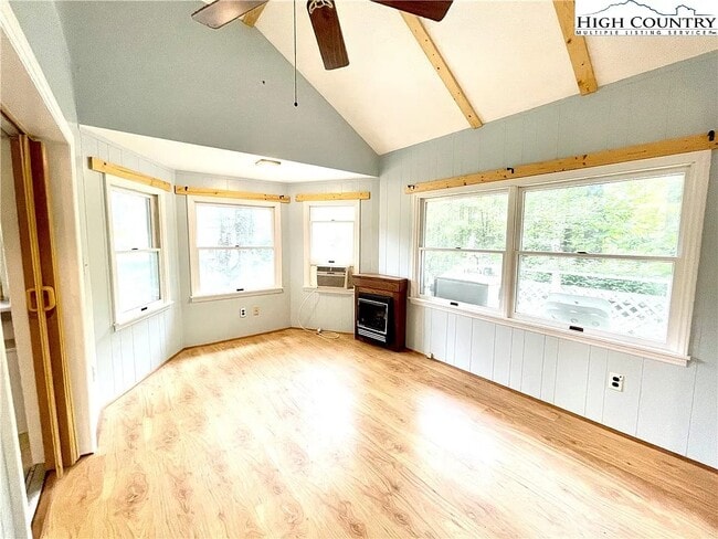 Photo - 252 Trillium Rd