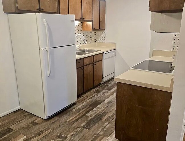 Photo - 1600 Big Tree Rd Unidad R7