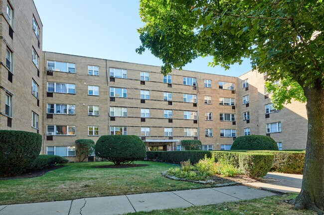 Building Photo - 2115 W Farwell Ave Unit 213 Rental