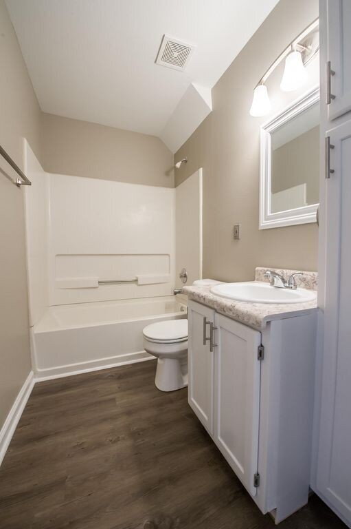 Photo - Gorgeous Freshly Remodeled 4 BR 3 BA Town House! Available now! Unidad 11
