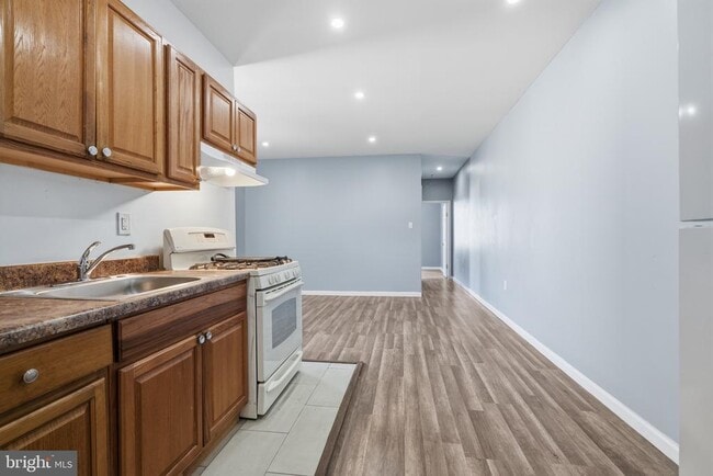 Photo - 4721-23 Melrose St
