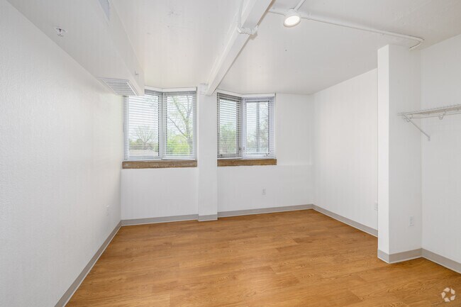 2BR, 1BA - 769SF - Second Bedroom