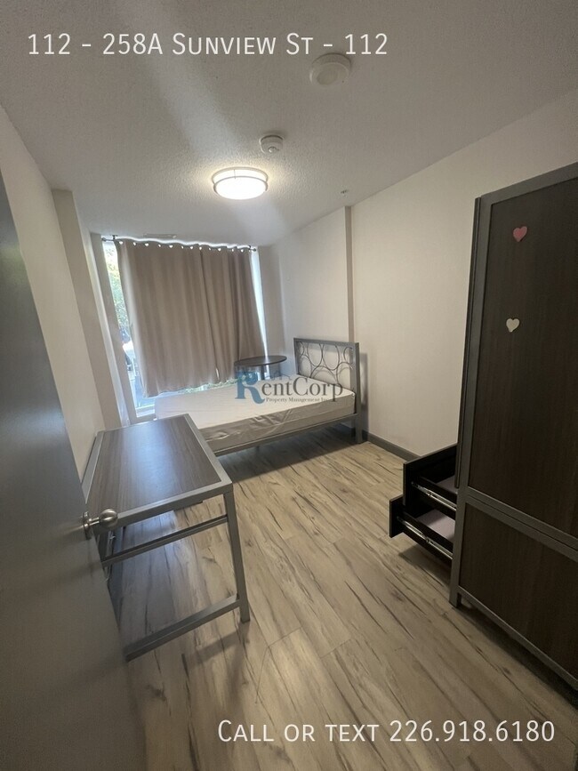 Photo - 258A-258A Sunview St