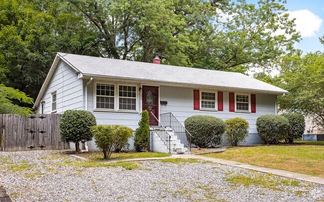 Building Photo - Charming 3-Bedroom Rancher with Hardwood F... Rental