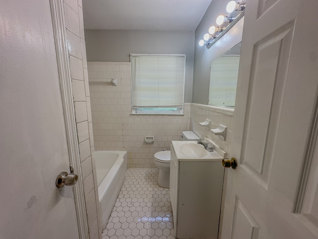 Photo - 800 Stillwater Dr