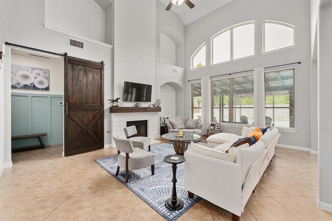 Photo - 2516 Rusty Spur