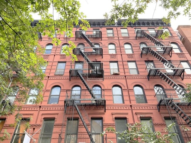 Building Photo - MOTT ST. Unit 15