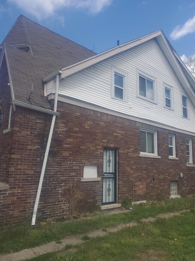 Photo - 15804 Indiana St