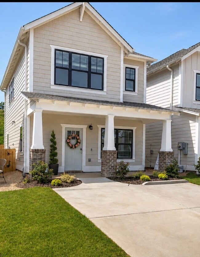 Building Photo - 2 Bedroom Rental House with elevated amenities!